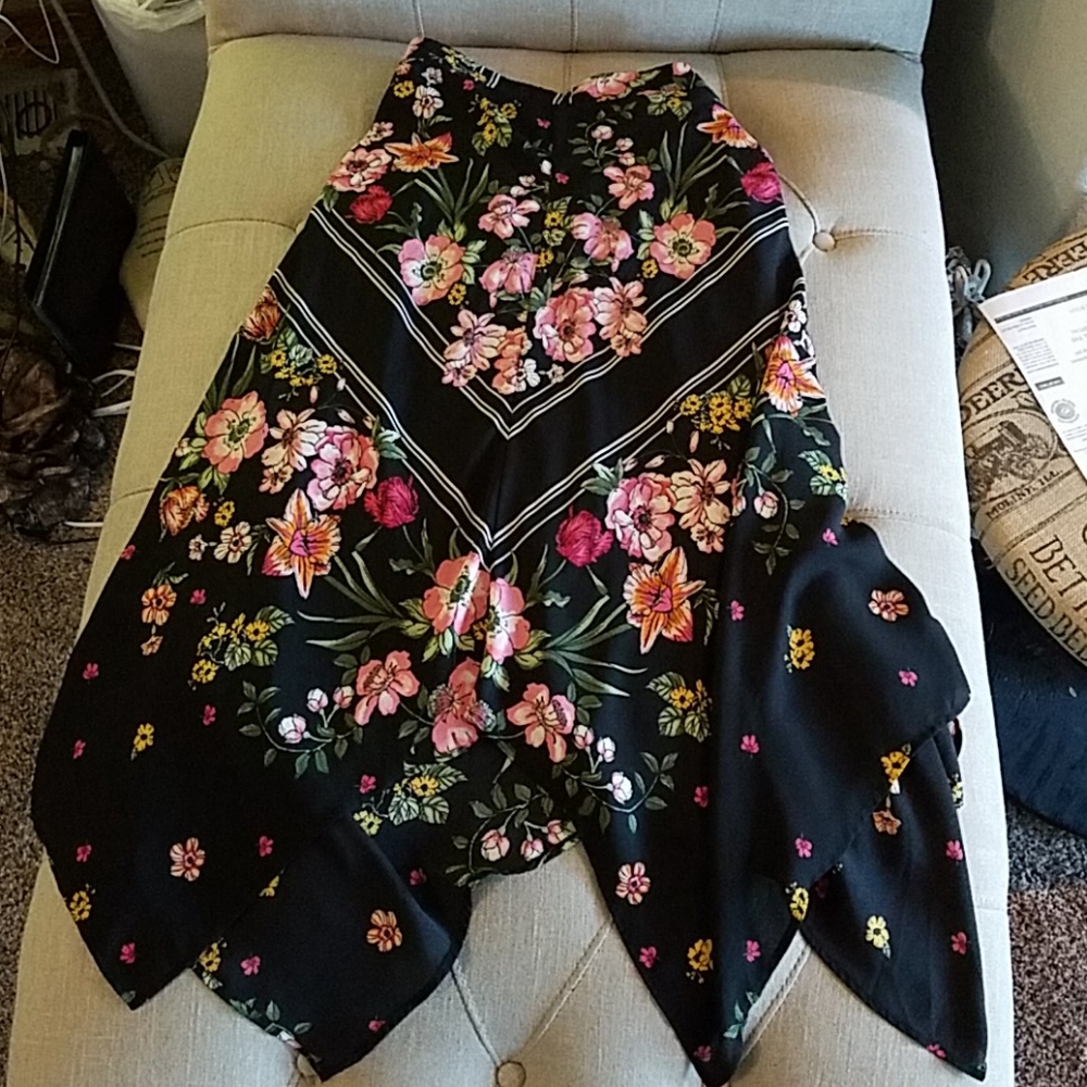 Black flower print handkerchief hem skirt